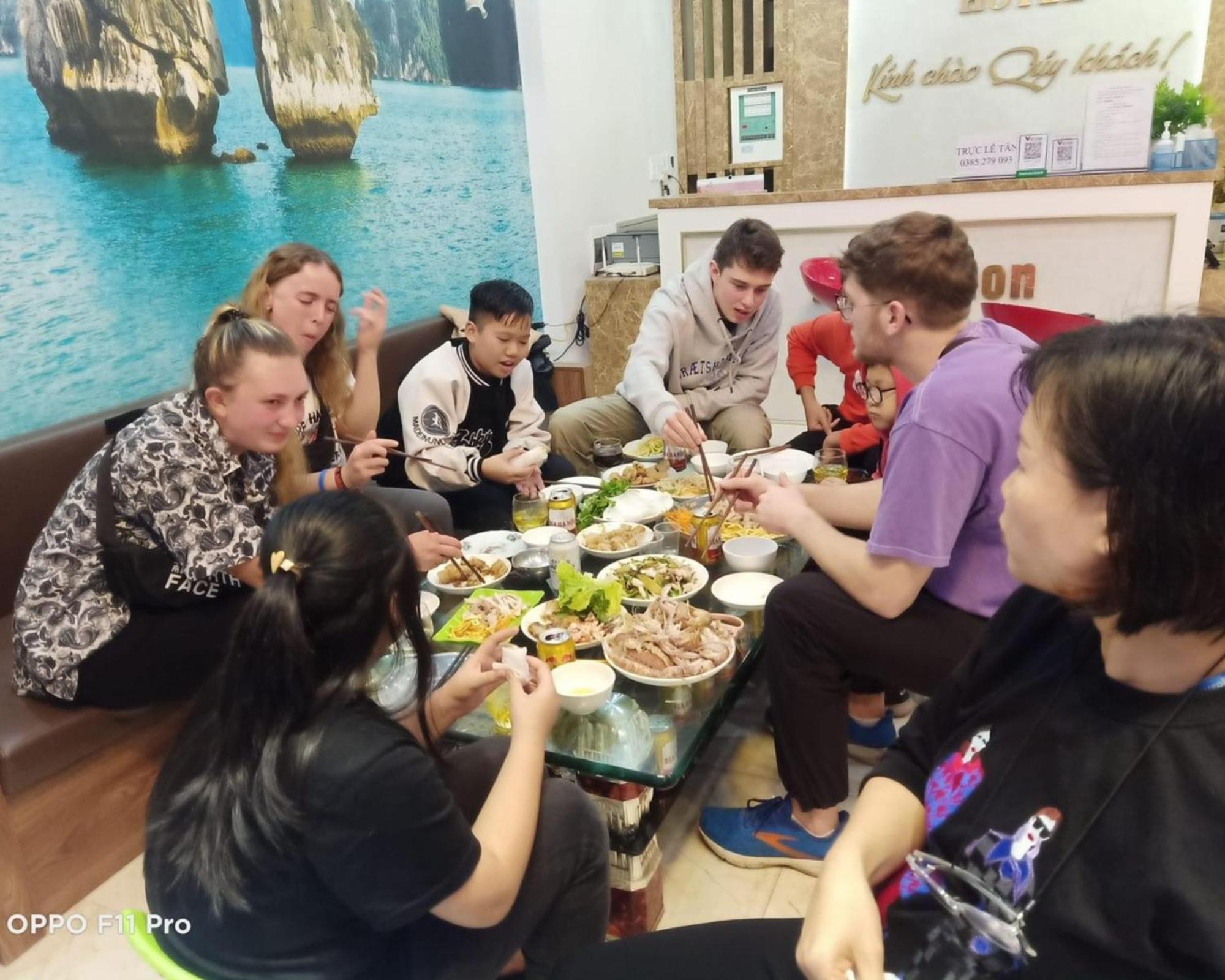 Ha Long Fancy Hostel With Vegetarian And Vegan Restaurant Exterior photo