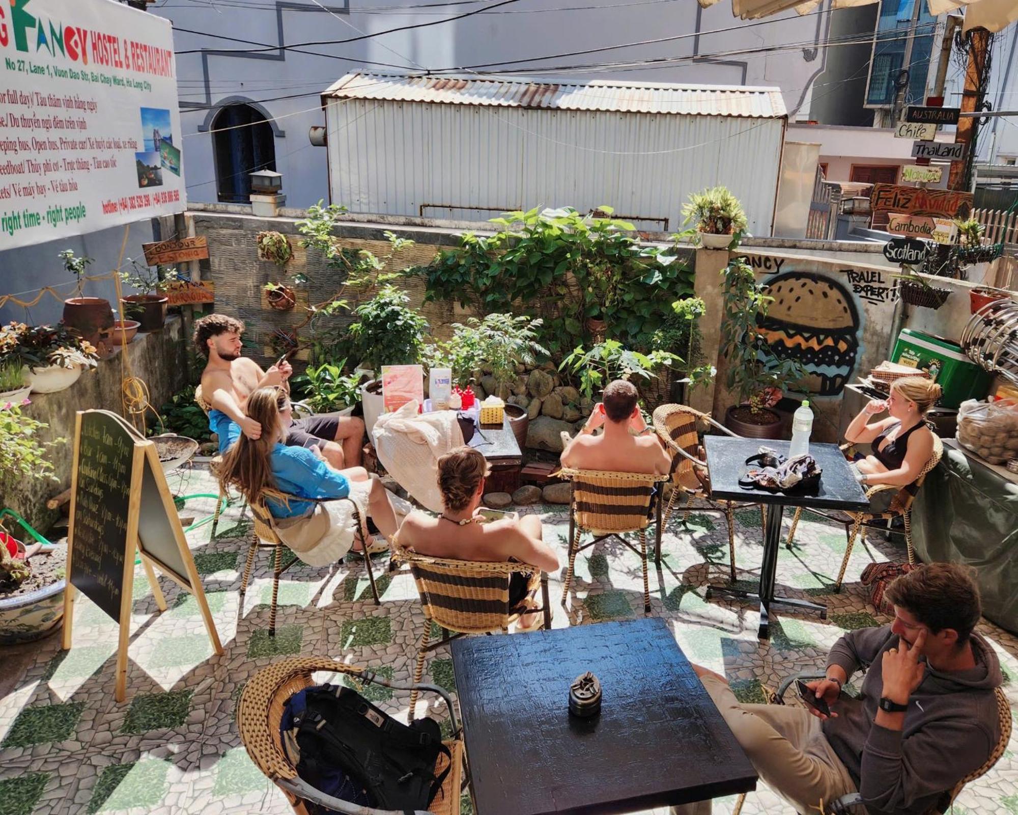Ha Long Fancy Hostel With Vegetarian And Vegan Restaurant Exterior photo